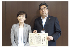 確定申告書の8割をデータ引継ぎ 東京局が浦安市に感謝状贈呈 18年6月4日号 741 週刊t a Master記事データベース 新日本法規webサイト 確定申告書の8割をデータ引継ぎ 東京局が浦安市に感謝状贈呈 18年6月4日号 741 週刊t a Master記事データベース 新日本法規webサイト